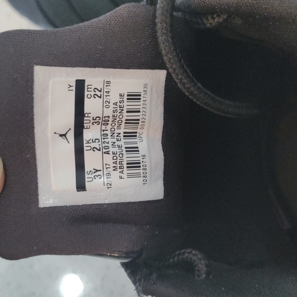 Jordan TE 2 Low BP - Boys Size 3Y - Picture 4 of 5